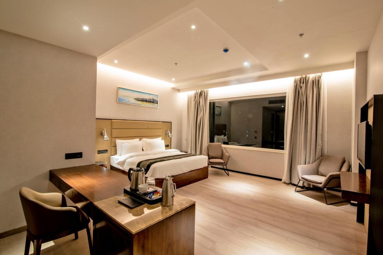 Enrise By Sayaji Nashik Hotell Exteriör bild