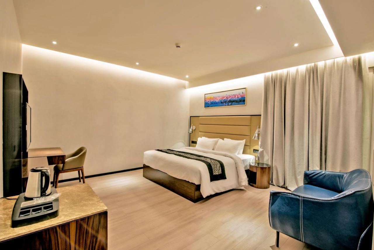 Enrise By Sayaji Nashik Hotell Exteriör bild